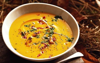 ROASTED PUMPKIN SOUP WITH PUMPKIN CRISPS